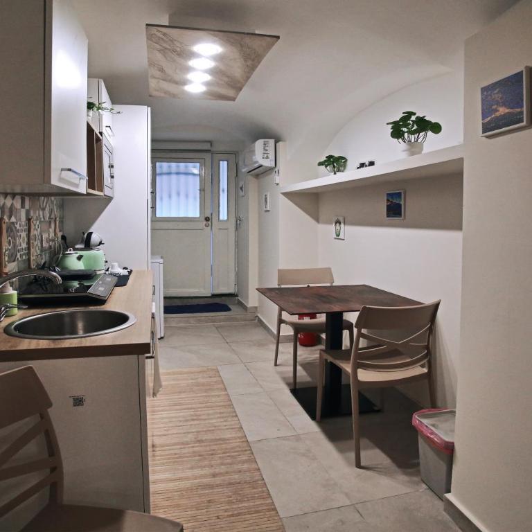 Mika House - One-Bedroom Apartment - 7