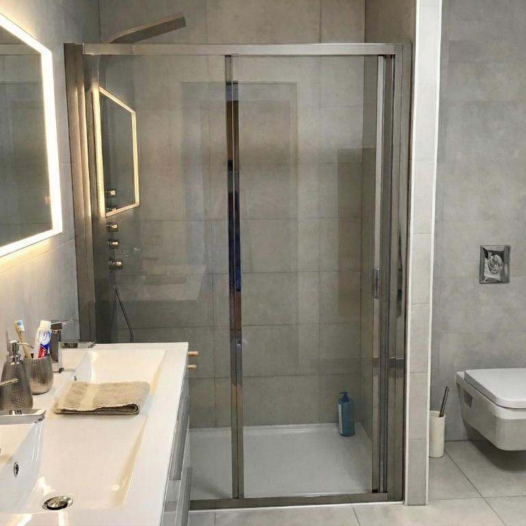 Suite avec 2 chambres d'hôtes pour 1 à 4 personnes avec vue mer, terrasse, parking privé, proche port et aéroport, petit déjeuner inclus - Suite avec Terrasse - 13