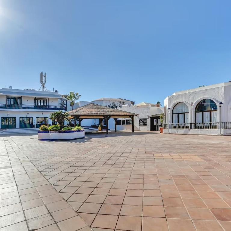 Corralejo Holiday Rentals - Apartamento de 2 dormitorios con terraza - 17