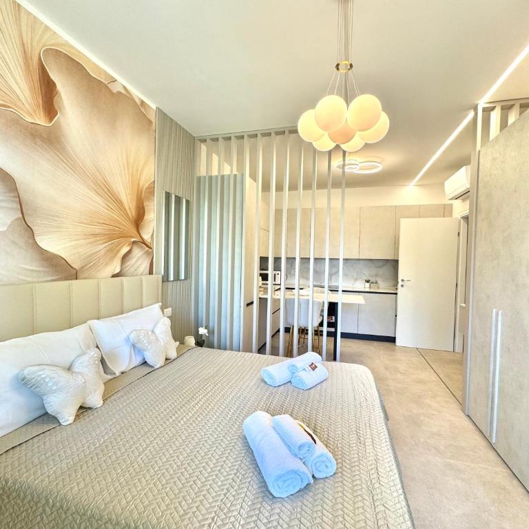 Golden Charme Suite - One-Bedroom Apartment - 1