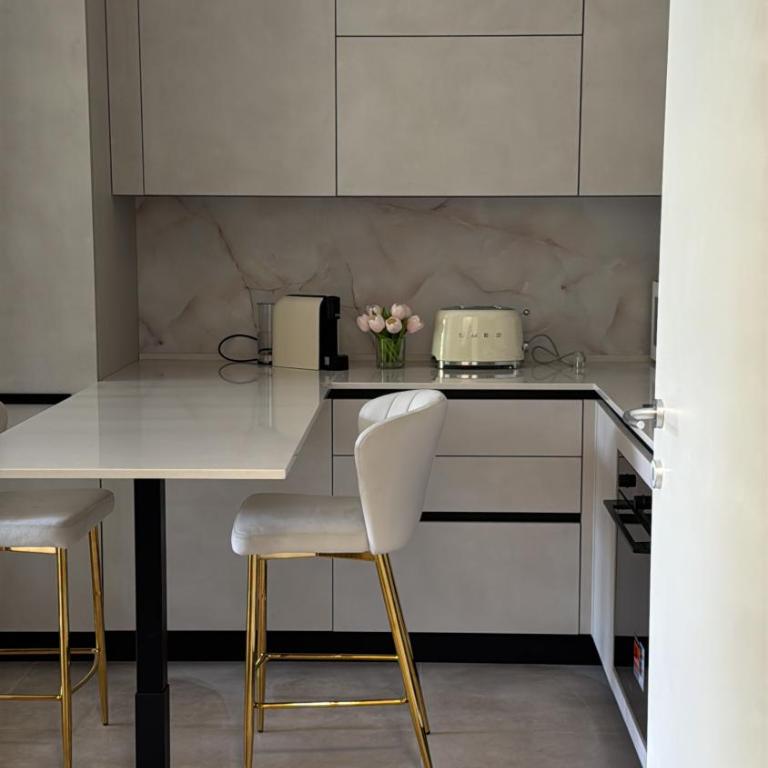 Golden Charme Suite - One-Bedroom Apartment - 10