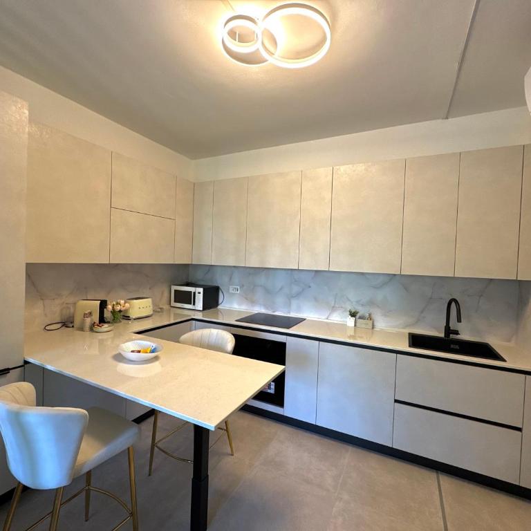 Golden Charme Suite - One-Bedroom Apartment - 11