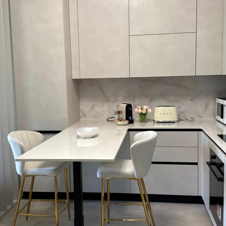 Golden Charme Suite - One-Bedroom Apartment - 12