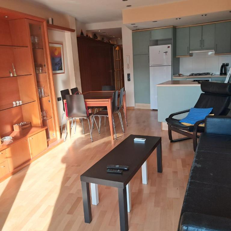 APARTAMENTO de 3 HABITACIONES a 2 MINUTOS DE LA PLAYA - Apartamento de 3 dormitorios - 2