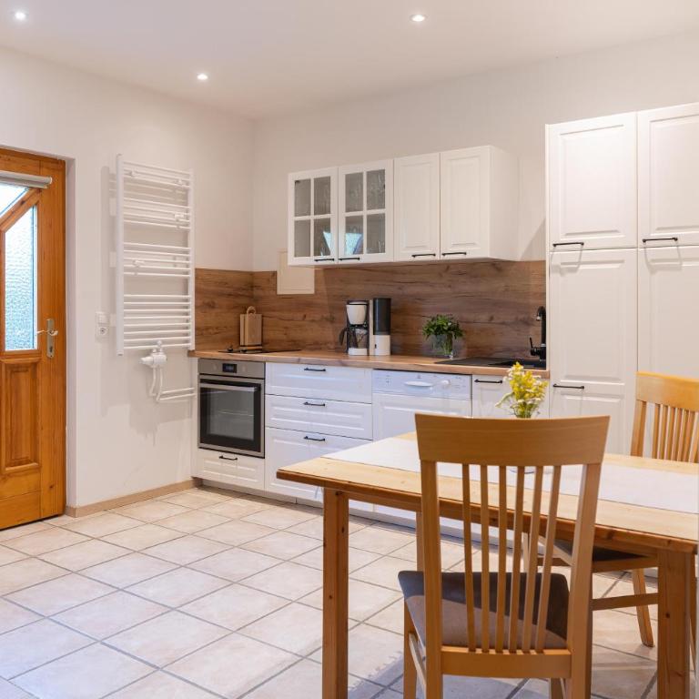 Landhaus Bender Ferienwohnung mit Terrasse und Garten - Apartment mit 2 Schlafzimmern und Terrasse - 20