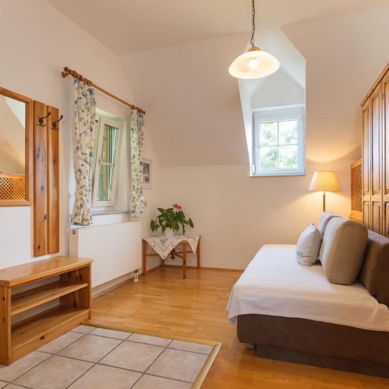 Landhaus Bender Ferienwohnung mit Terrasse und Garten - Apartment mit 1 Schlafzimmer und Balkon - 11