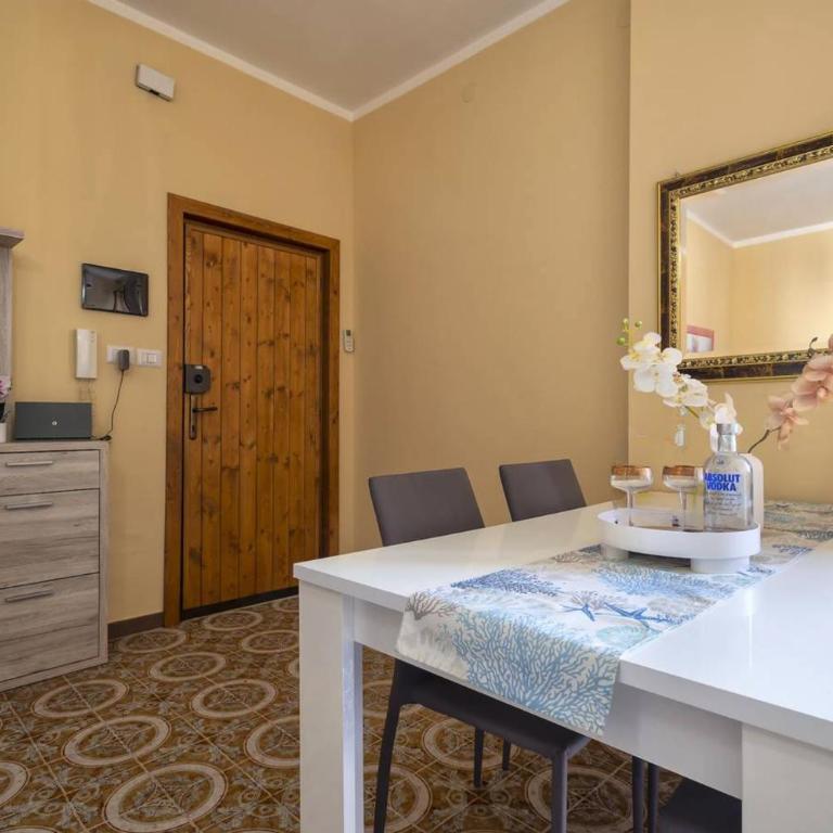 Seaside Escape to Alghero in Sardinia - Two-Bedroom House - 8
