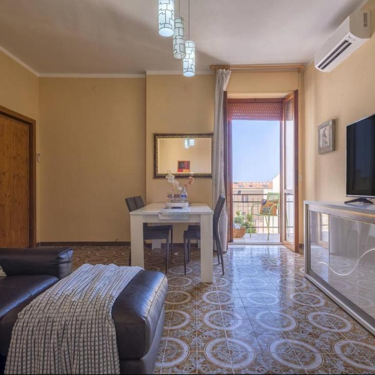 Seaside Escape to Alghero in Sardinia - Two-Bedroom House - 7