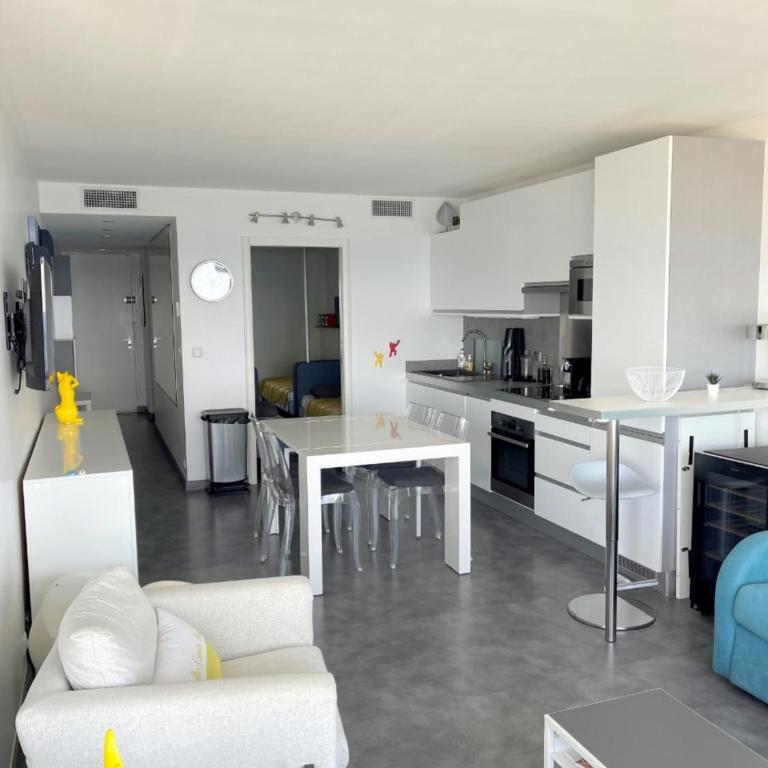 Luminous cocoon with Athena Port pool - Appartamento - 2