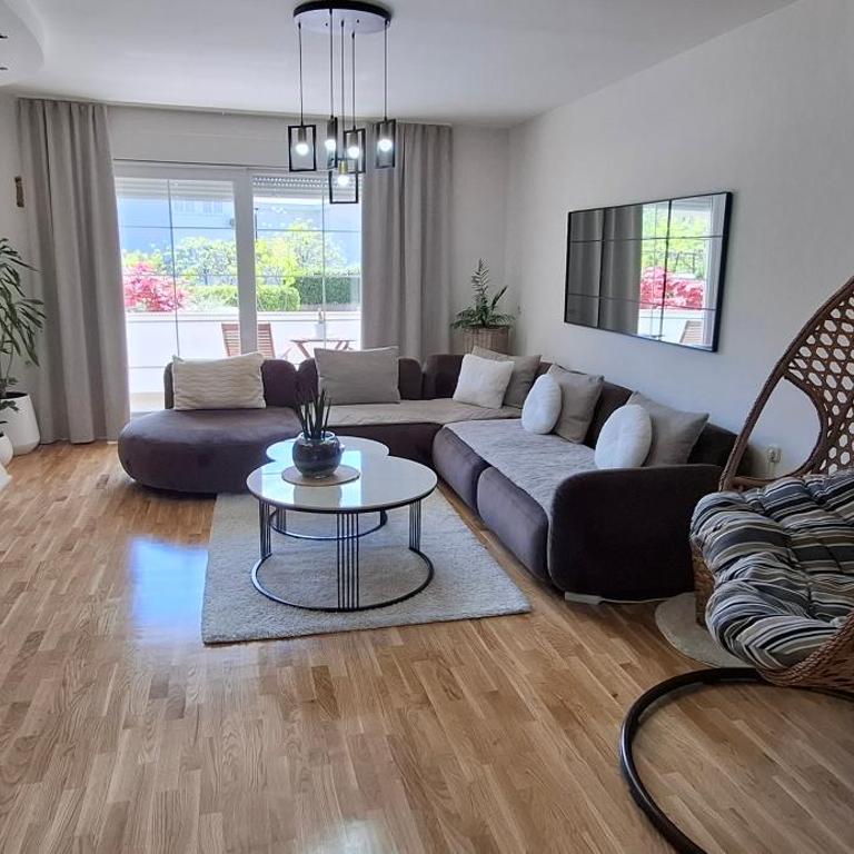 Guest House NO 13 - Three-Bedroom Apartment - 1