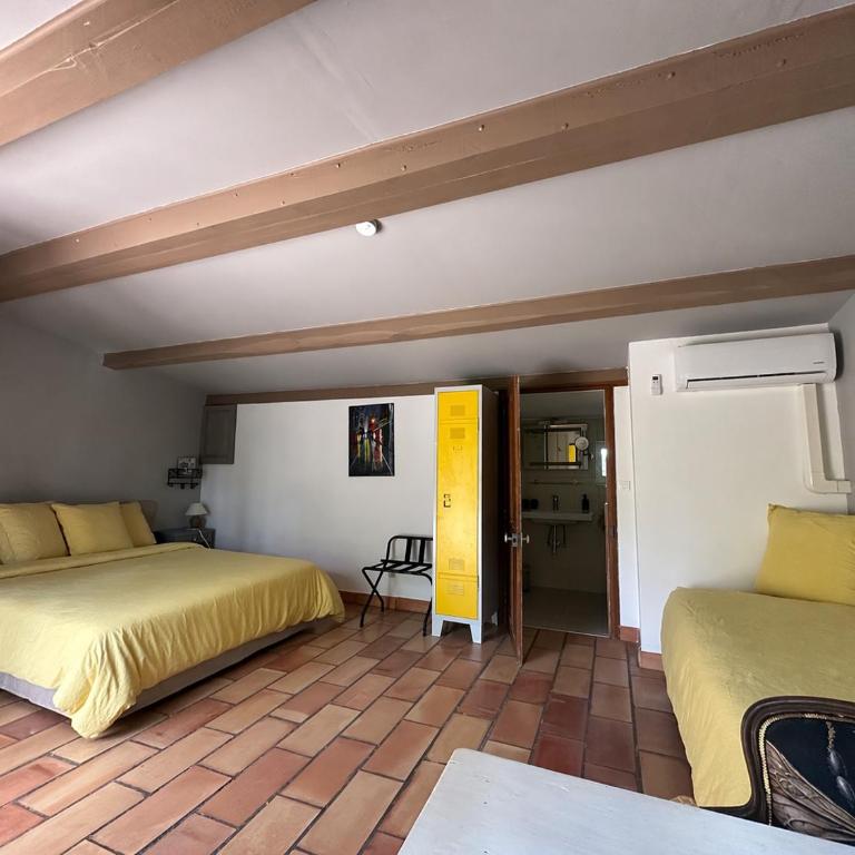 Mas la Provence - Habitación Triple con vistas al jardín - 2