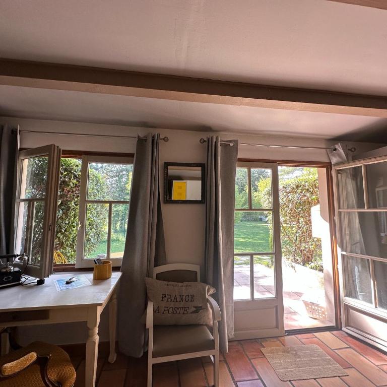 Mas la Provence - Habitación Triple con vistas al jardín - 6