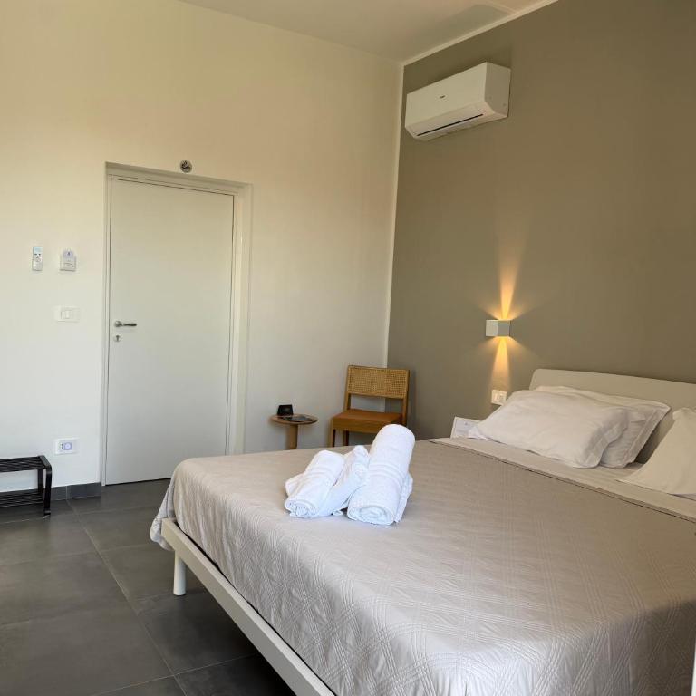 MP Rooms - King Room with Balcony - 6