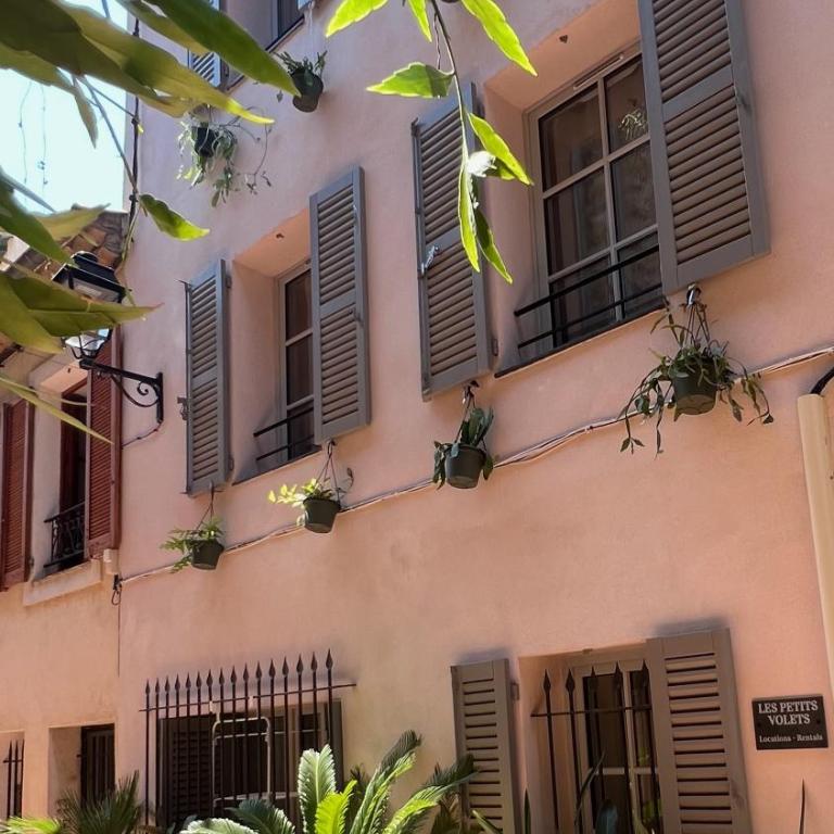 Les Petits Volets Appartements à 100m de la mer - Appartement avec Terrasse - 5