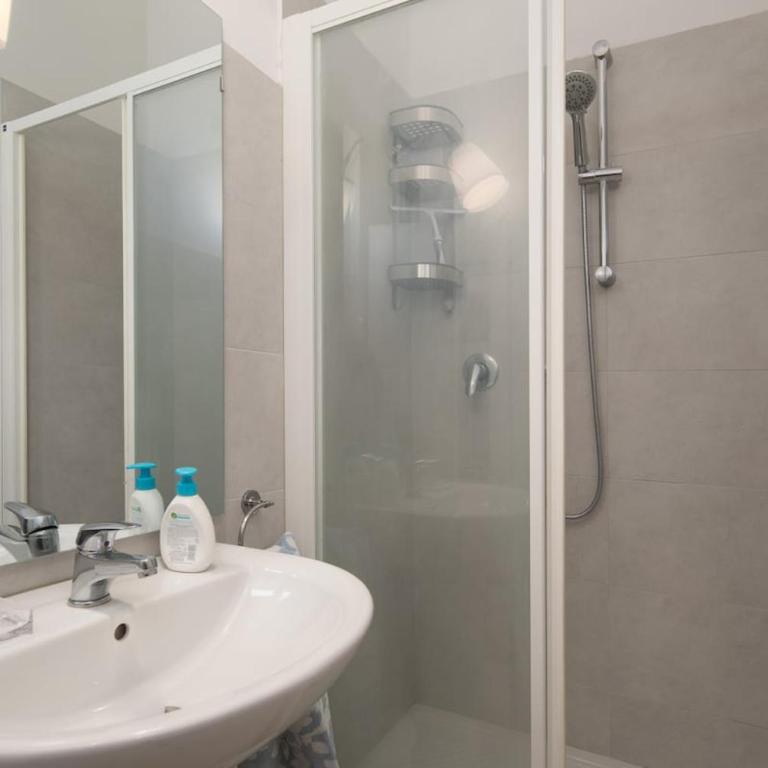 Spacious and bright accommodation with free parking - Appartamento con 2 Camere da Letto e Terrazza - 29