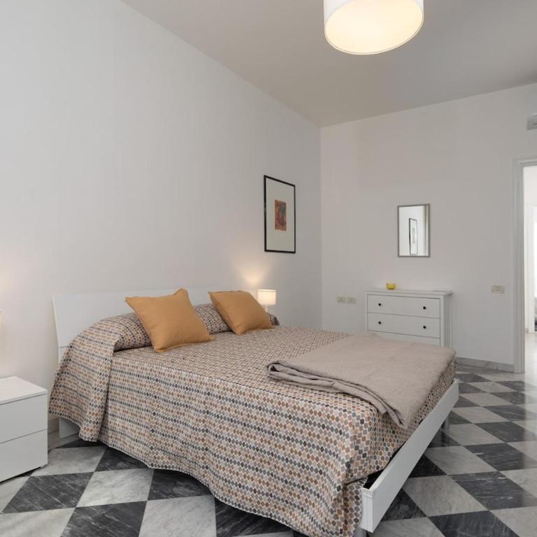 Spacious and bright accommodation with free parking - Appartamento con 2 Camere da Letto e Terrazza - 16