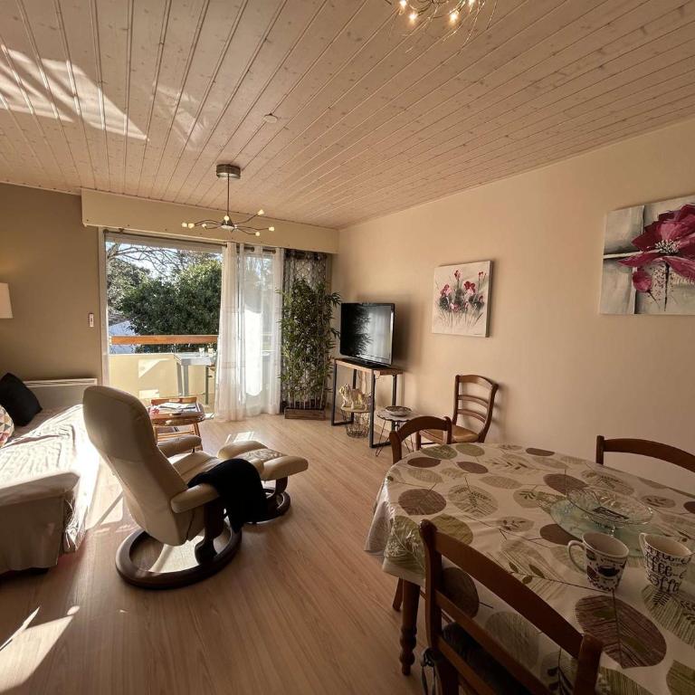Appartement confortable proche plage avec balcon - Saint-Jean-de-Monts, 2 chambres, parking inclus - FR-1-224C-245 - Appartement - 2
