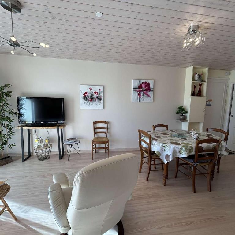 Appartement confortable proche plage avec balcon - Saint-Jean-de-Monts, 2 chambres, parking inclus - FR-1-224C-245 - Appartement - 3