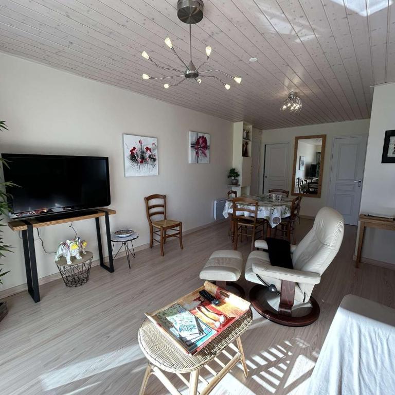 Appartement confortable proche plage avec balcon - Saint-Jean-de-Monts, 2 chambres, parking inclus - FR-1-224C-245 - Appartement - 4