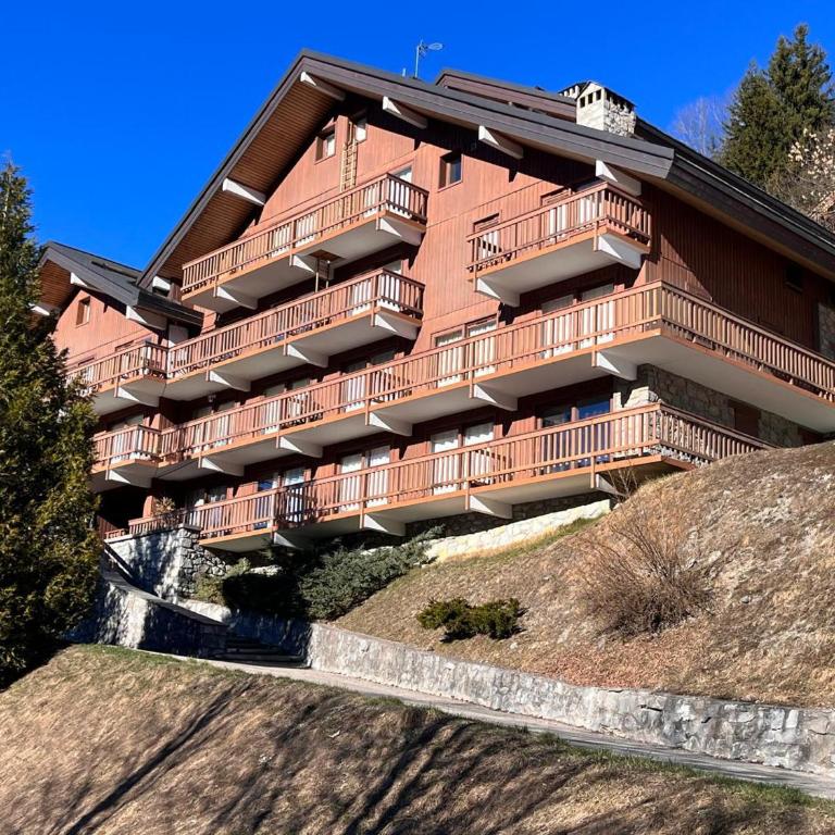 Appartement lumineux rénové avec balcon et parking - FR-1-688-67 - Appartement - 16