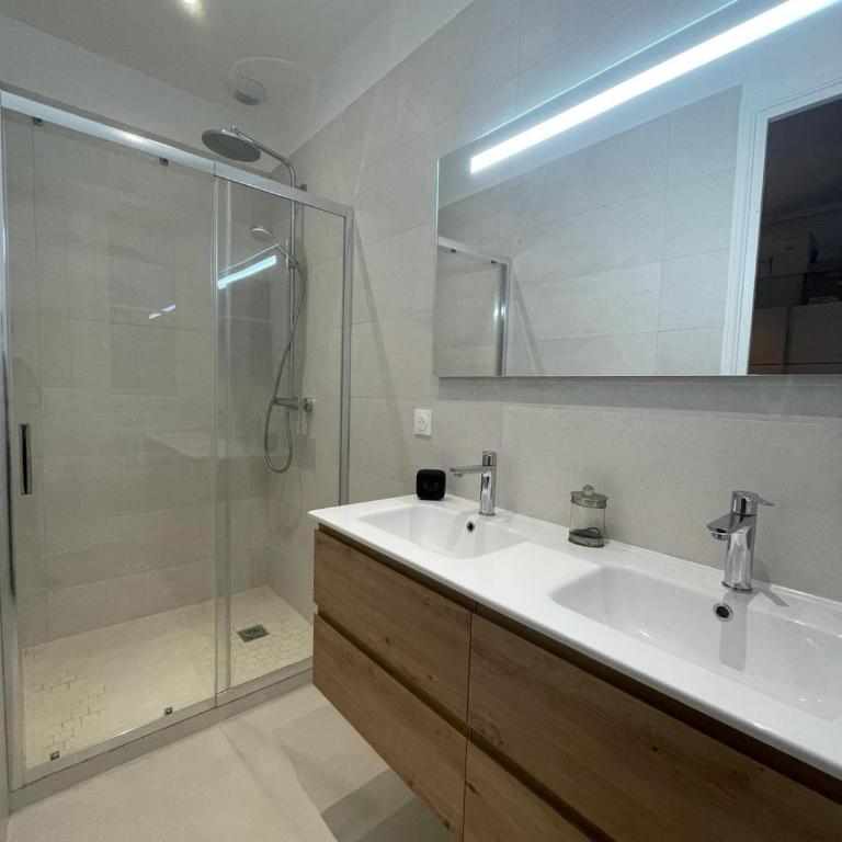 Grand Appartement à 2 pas des Champs Elysées - Appartement 3 Chambres - 4