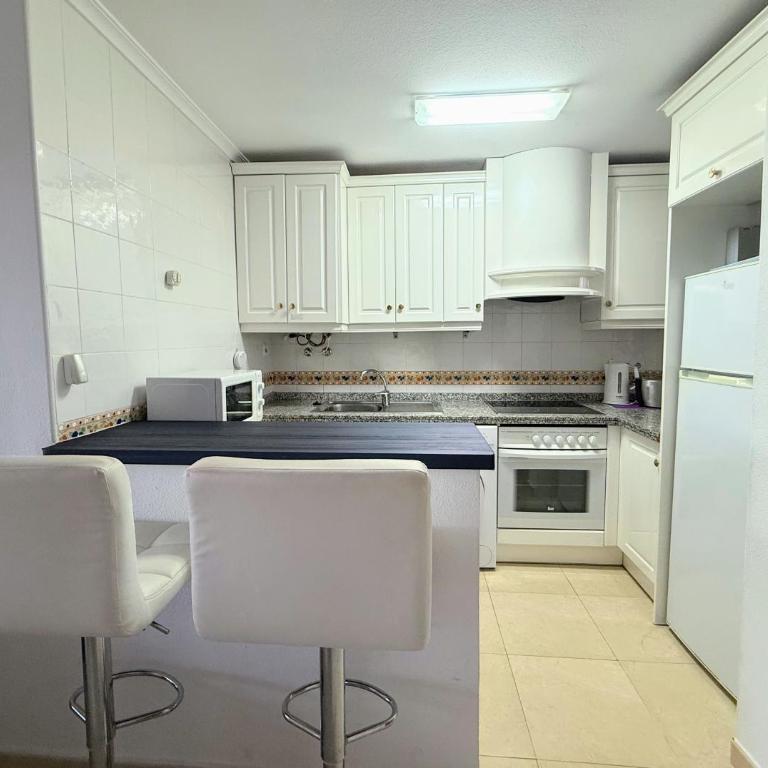 Costa Blanca Beach Apartment with Sunny Balcony & Pool - Apartamento de 2 dormitorios - 48