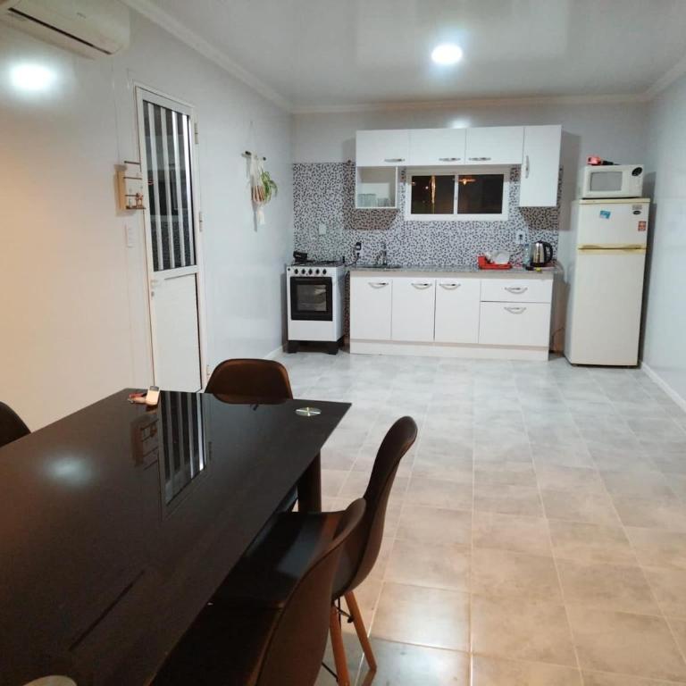 Casa con Barbacoa en ALtos de San Carlos Colonia del Sacramento - Three-Bedroom House - 6