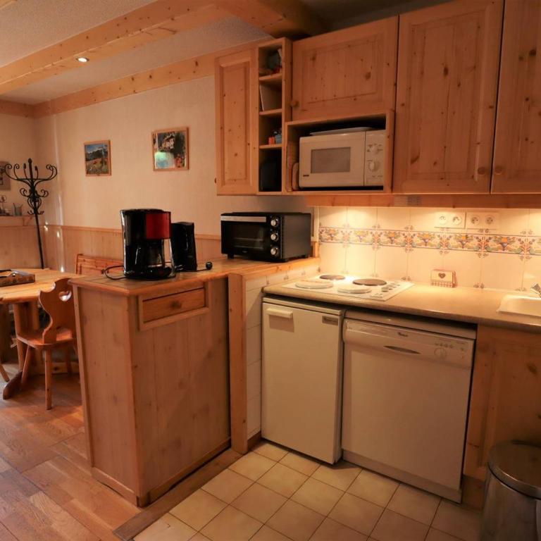 Appartement fonctionnel 4-6 pers avec piscine, TV, lave-vaisselle et balcon à Arêches-Beaufort - Appartement 1 Chambre - 13