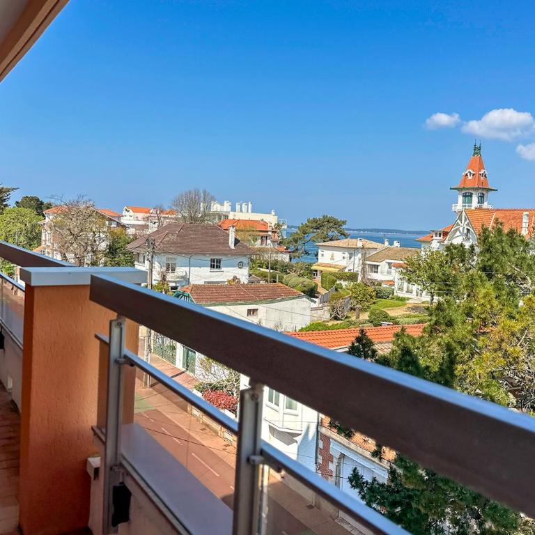 Appartement entièrement rénové avec vue sur le bassin et villa St Yves - Parking privé - One-Bedroom Apartment with Sea View and Balcony - 15
