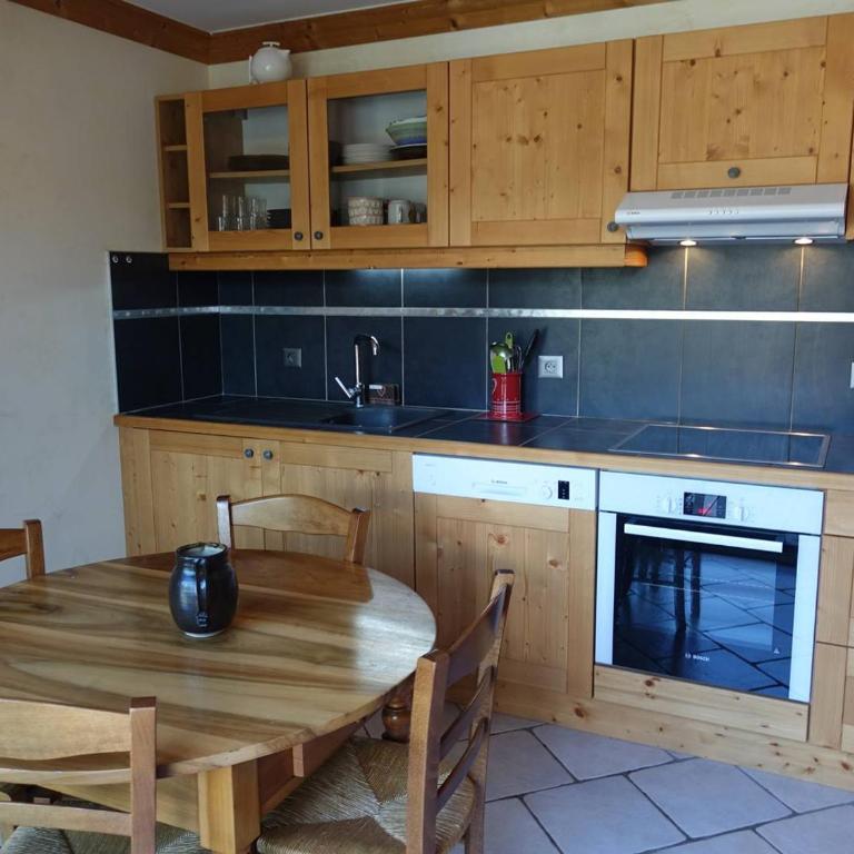 Appartement cosy 2 chambres à Arêches, cuisine équipée et terrasse - FR-1-342-203 - Apartamento (4 adultos) - 9