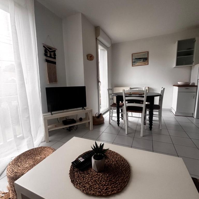 Appartement T2 plein pieds avec parking gratuit - Apartamento de 1 dormitorio con vistas - 7