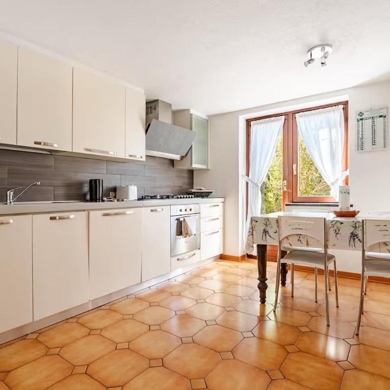 Summer Escape in Luino - Villa con 3 Camere da Letto - 16