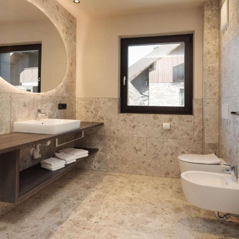 Suitehouse, Premium Apartments, Pools & Spa in Dolomites - by Familiaris - Suite Familiare - 12