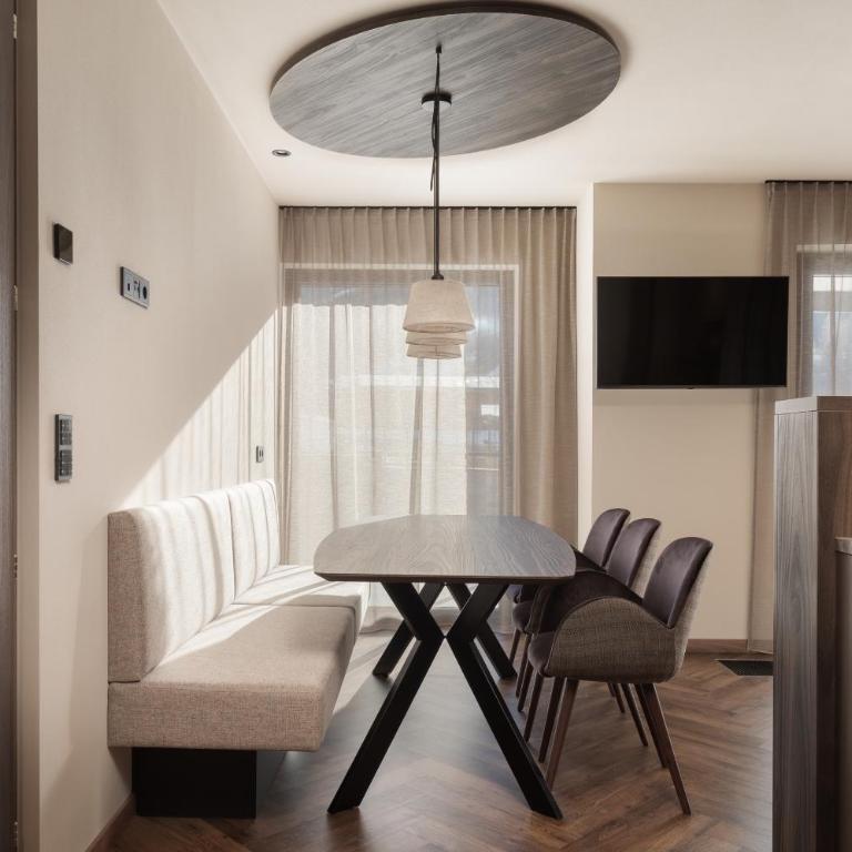 Suitehouse, Premium Apartments, Pools & Spa in Dolomites - by Familiaris - Suite Familiare - 16