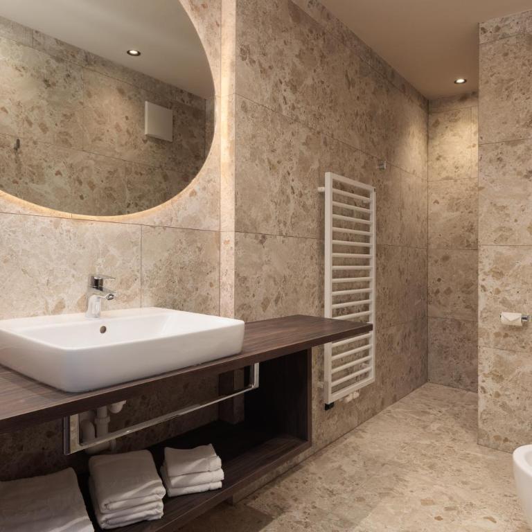Suitehouse, Premium Apartments, Pools & Spa in Dolomites - by Familiaris - Suite Familiare - 17