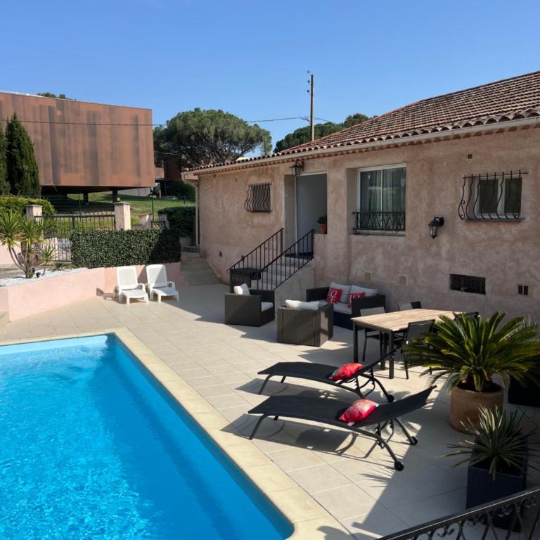 La Pinède appartement T2 accès piscine - One-Bedroom Apartment - 6