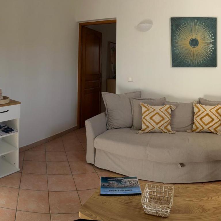 La Pinède appartement T2 accès piscine - One-Bedroom Apartment - 2