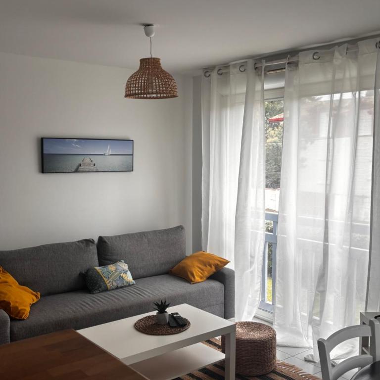 Appartement T2 plein pieds avec parking gratuit - Apartamento de 1 dormitorio con vistas - 3