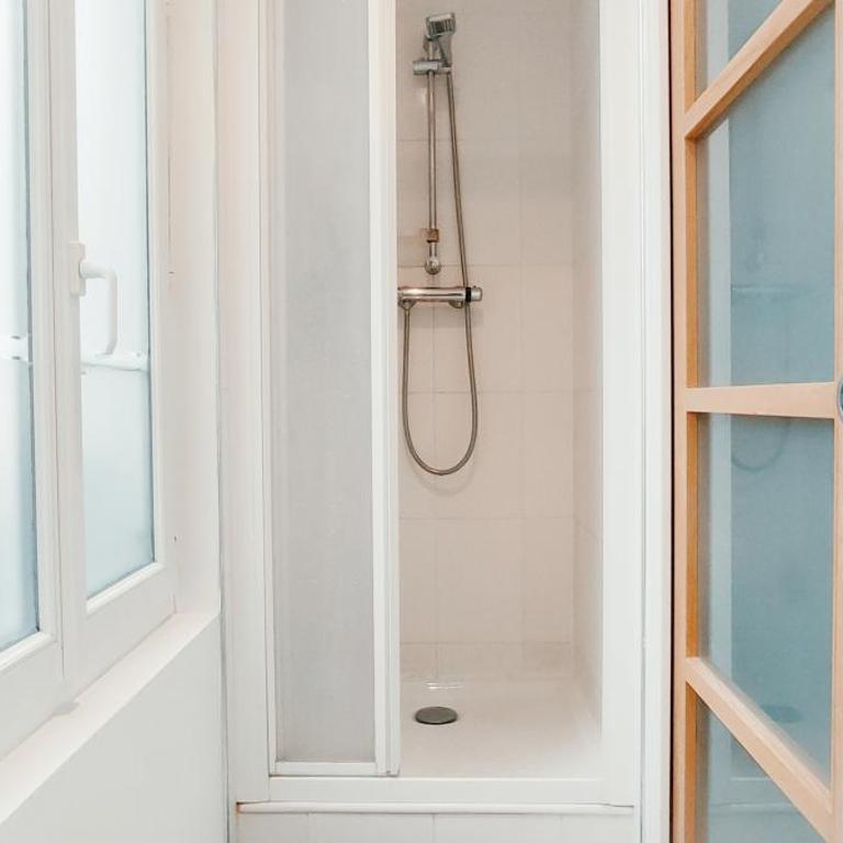 PARIS AUTHENTIC HOUSE Small, bright and calm studio - Studio - 17