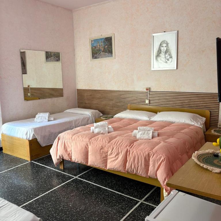 Hotel & Trattoria Le Caravelle - Camera Quadrupla Premium - 1