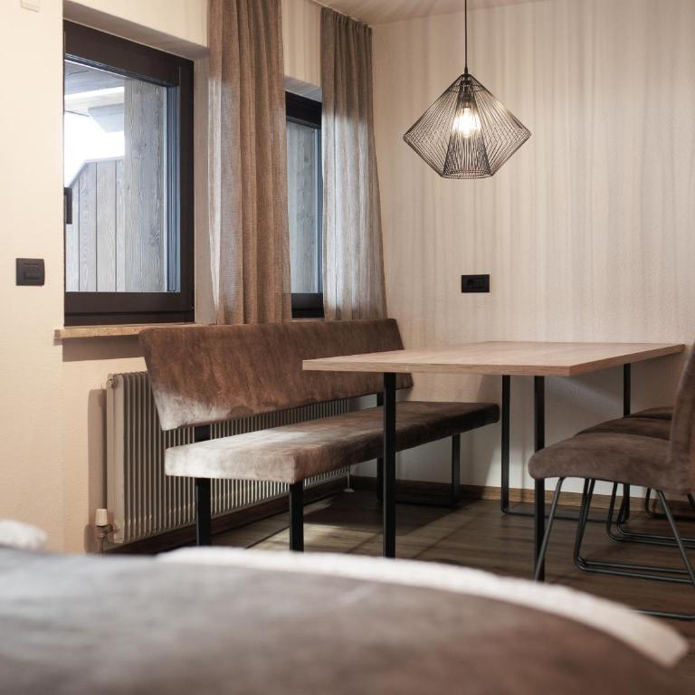 Aparthotel Familiaris - Family Apartments - Pools & Spa in Dolomites - Monolocale con Vista Piscina - 2