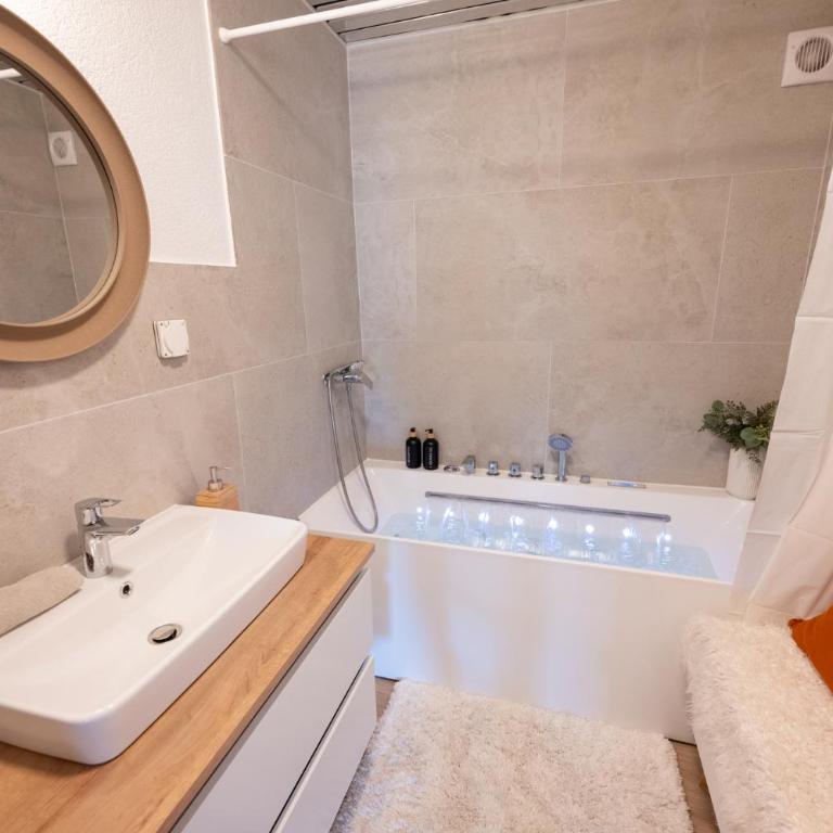 Chalet spa avec terrasse et vue alpine - Apartment mit 2 Schlafzimmern mit Balkon und Terrasse - 94
