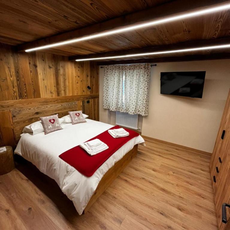 Lo Boneur - Two-Bedroom Apartment with Balcony - 13