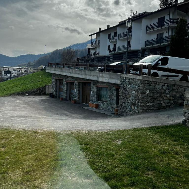 Lo Boneur - Two-Bedroom Apartment with Balcony - 36