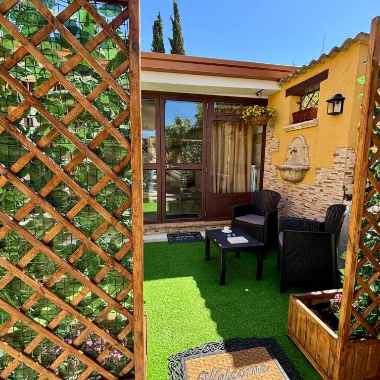 Loft & Solarium - One-Bedroom House - 22