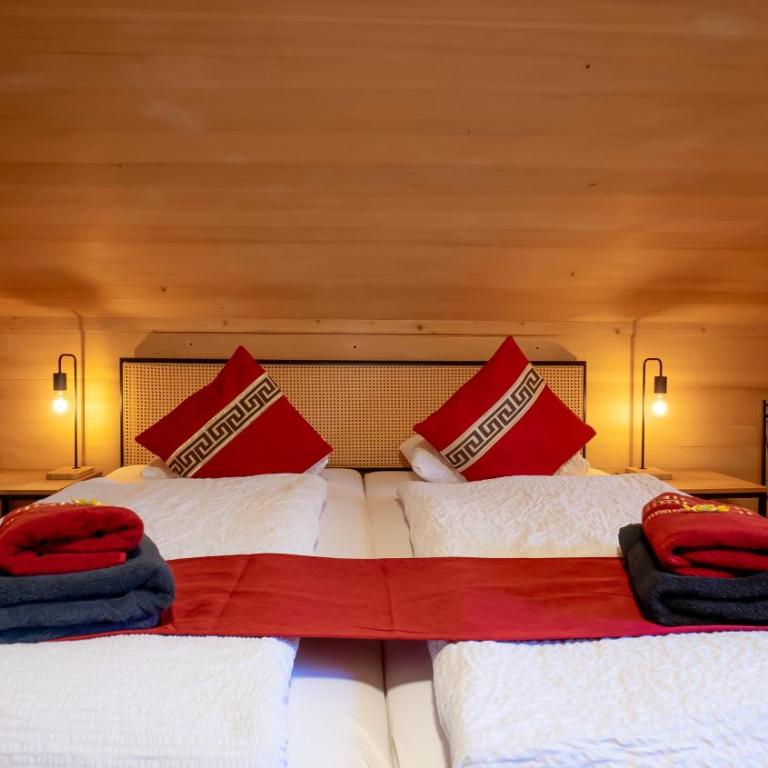 Naturfreunde Hostel Grindelwald - Doppelzimmer mit Eigerblick und Gemeinschaftsbad - 2