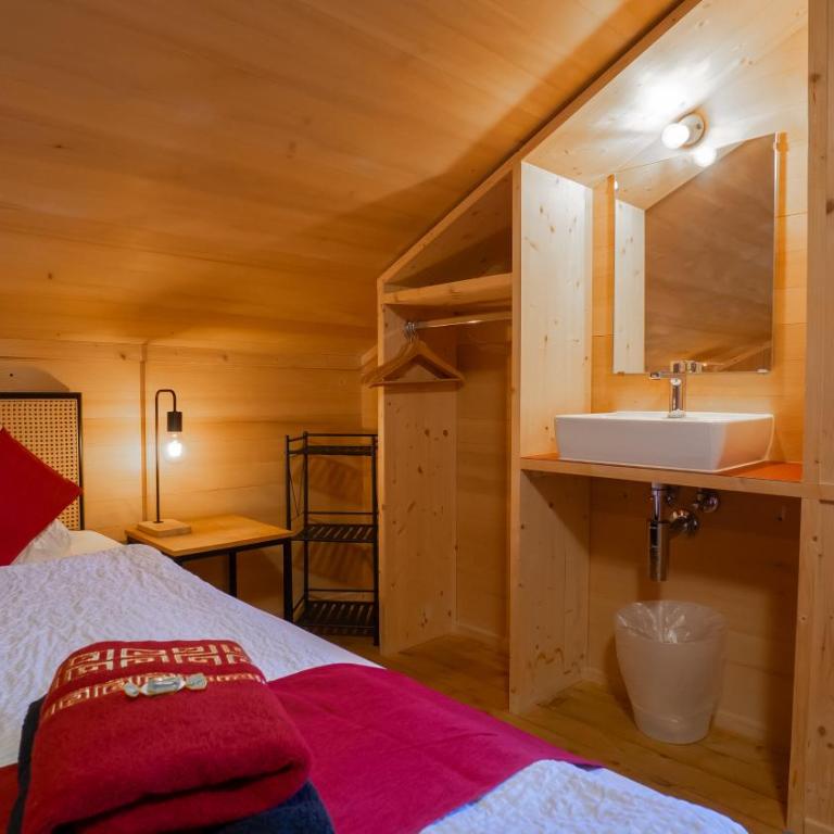 Naturfreunde Hostel Grindelwald - Doppelzimmer mit Eigerblick und Gemeinschaftsbad - 4
