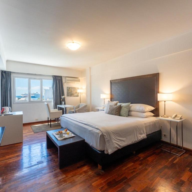 Hotel Tolosa - Superior Queen Room - 2