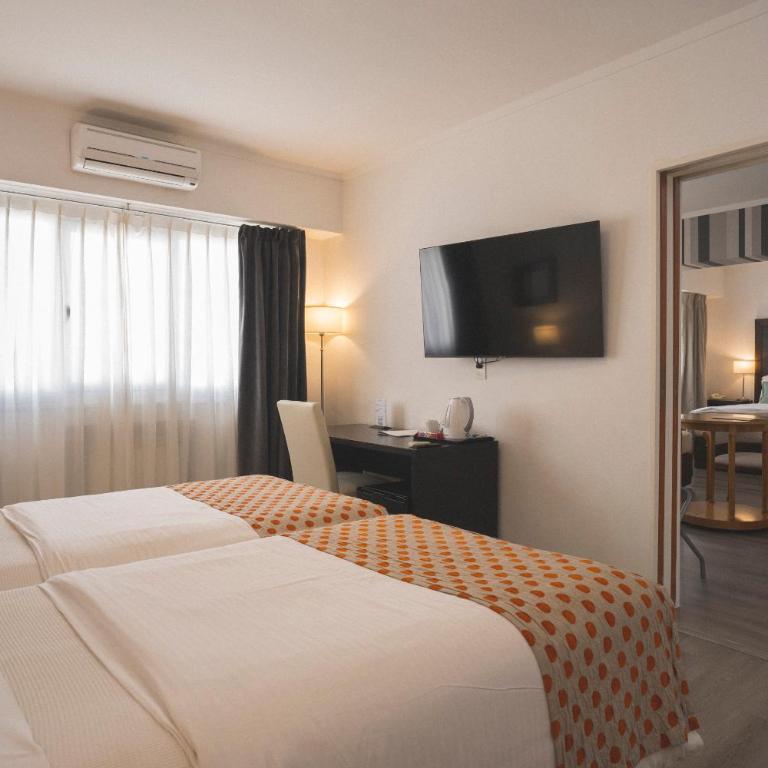 Hotel Tolosa - Superior Quadruple Room - 4