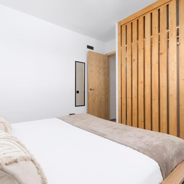 Stunning central apartment - One-Bedroom Apartment - 50